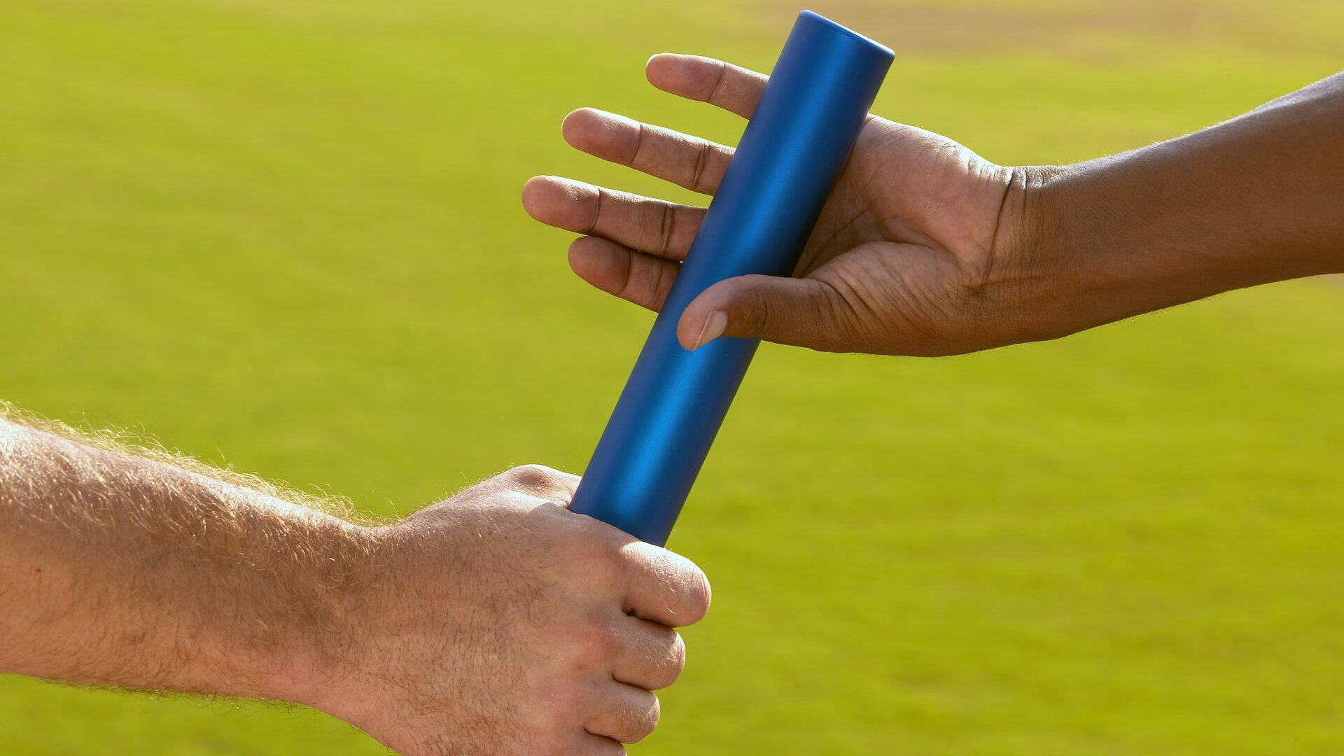 对阵马刺时，库里在第三节投中五个三分球，单节砍下19分点燃比赛！